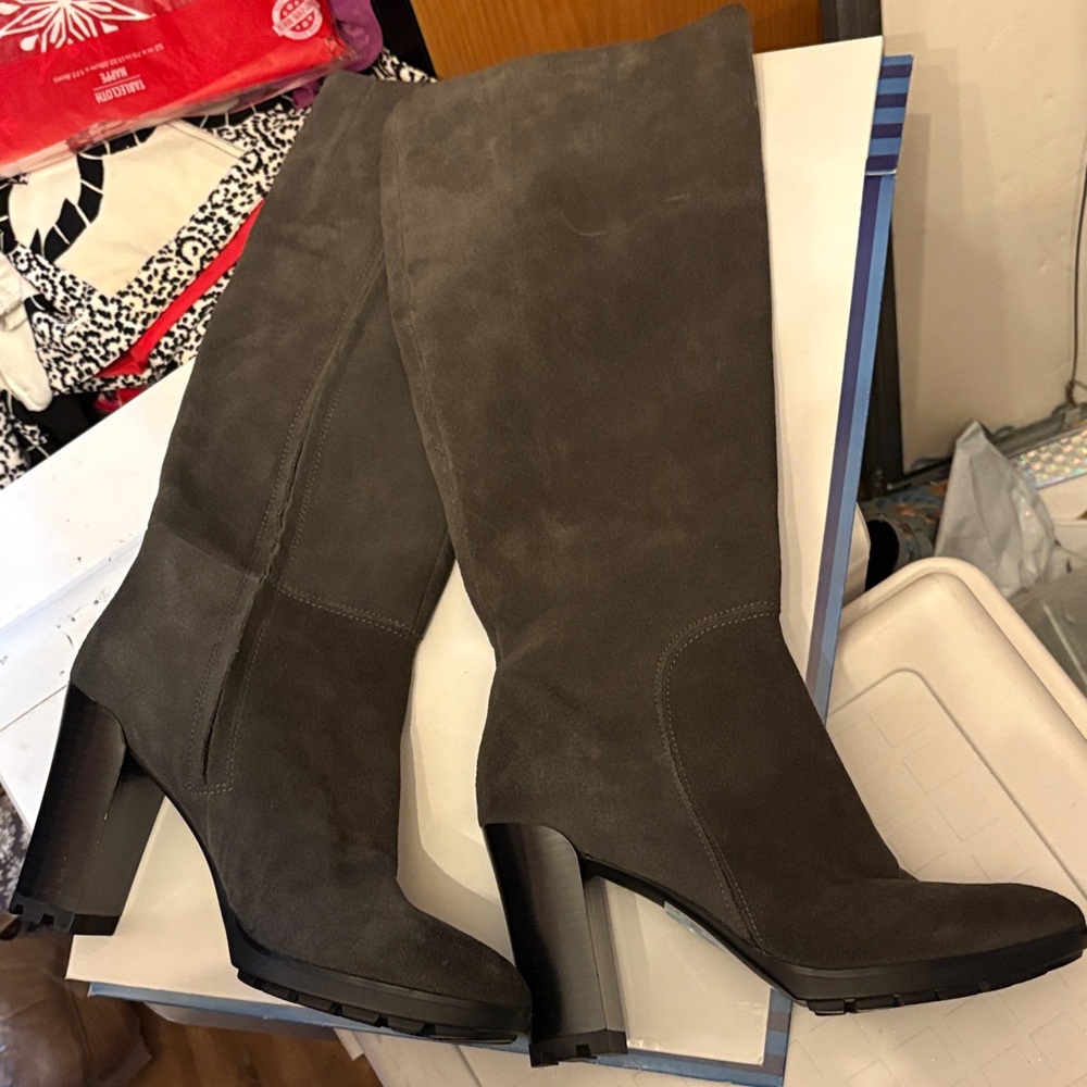 Elegant Gray Knee-High Women's Boots